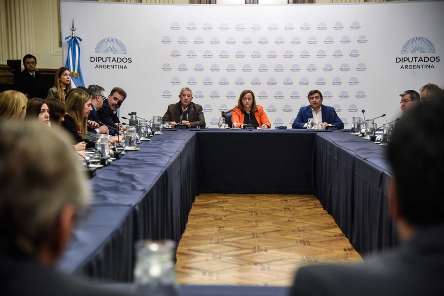 La Presidenta de la Cámara,  Cecilia Moreau,  se reunió junto con los Jefes de Bloques para acordar el desarrollo de la  Sesión Especial.