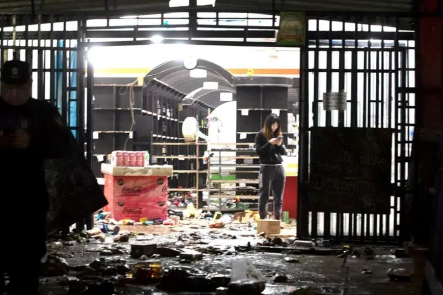La medida surge después de los violentos ataques y robos a supermercados y comercios