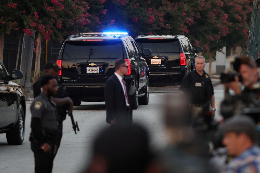 Former U.S. President Donald Trump's motorcade departs after he turned himself in to be processed at Fulton County Jail after his Georgia indictment, in Atlanta, Georgia, U.S., August 24, 2023. REUTERS/Brendan McDermid