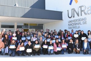 El Plan "Elegí Digital" es una política de la Municipalidad que articula con instituciones de la ciudad, cuyo principal objetivo es generar ámbitos de formación para jóvenes en temas vinculados a las nuevas tecnologías.