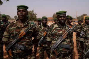 La junta de Níger ordena a las tropas estar en alerta máxima en caso de ataque.