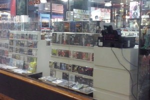 El local vandalizado se ubica en la peatonal San Martín 2200.