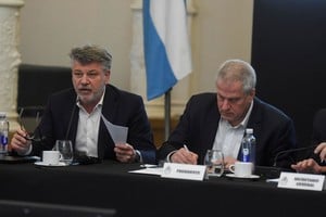 El Ministro Perczyk estuvo acompañado por el el secretario de Evaluación e Información Educativa, Germán Lodola.