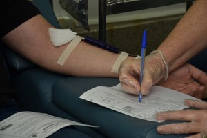 Para inscribirse como donante de médula es necesario donar una unidad de sangre en los lugares autorizados para este fin.