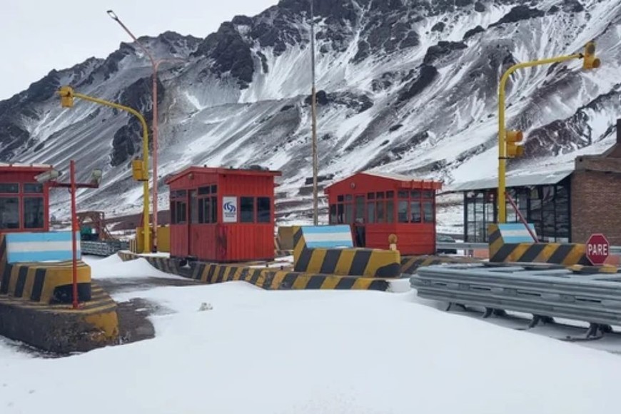 El paso internacional Cristo Redentor  permanece cerrado para todos los tipos de vehículos