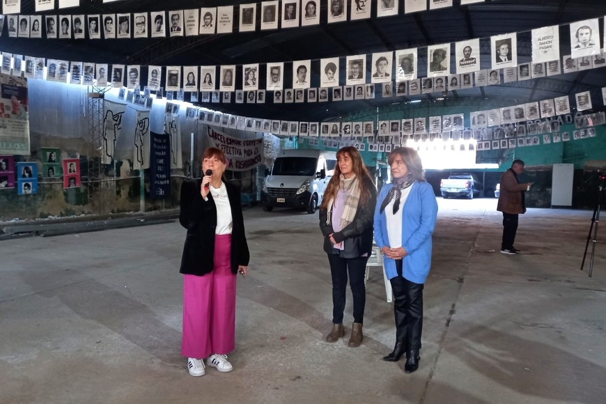 Del otro lado de este vano se realizaban torturas a los detenidos ilegales durante la dictadura.

El Litoral.