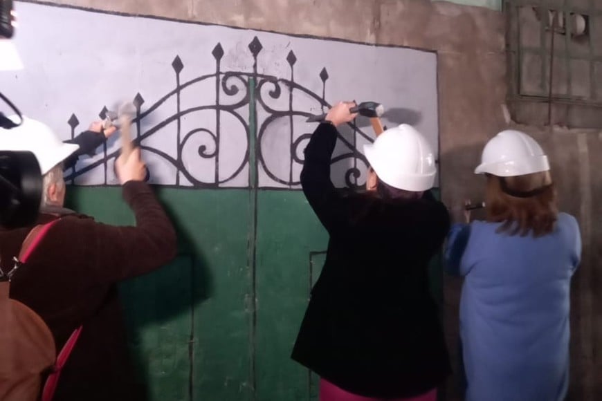 Del otro lado de este vano se realizaban torturas a los detenidos ilegales durante la dictadura.

El Litoral.