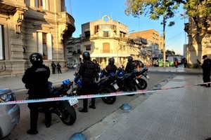 El operativo de seguridad tuvo lugar en la zona circundante a la Casa de Gobierno, a metros del palacio de Tribunales.