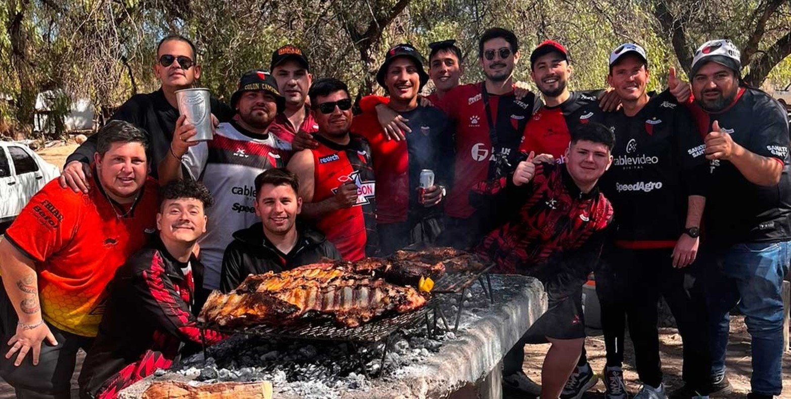 Los hinchas que fueron hasta la tierra del buen vino.
