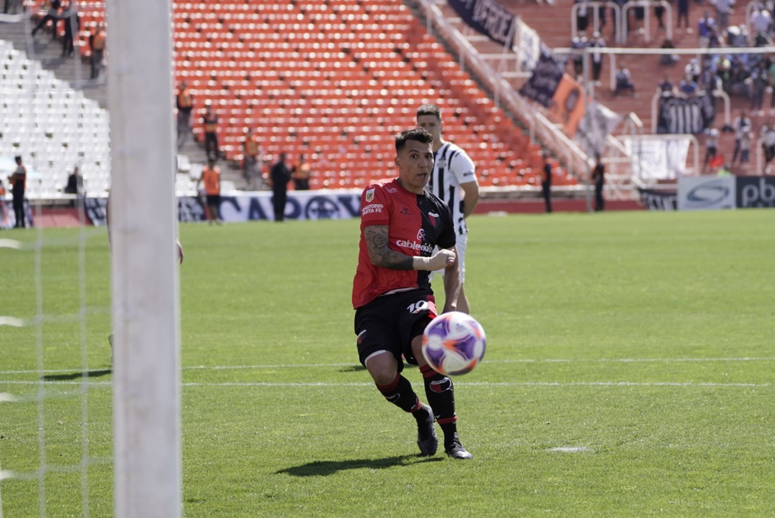 Pero Rubén Botta falló el penal a favor de Colón. Su disparo se fue desviado a centímetros del palo del arco de Talleres.