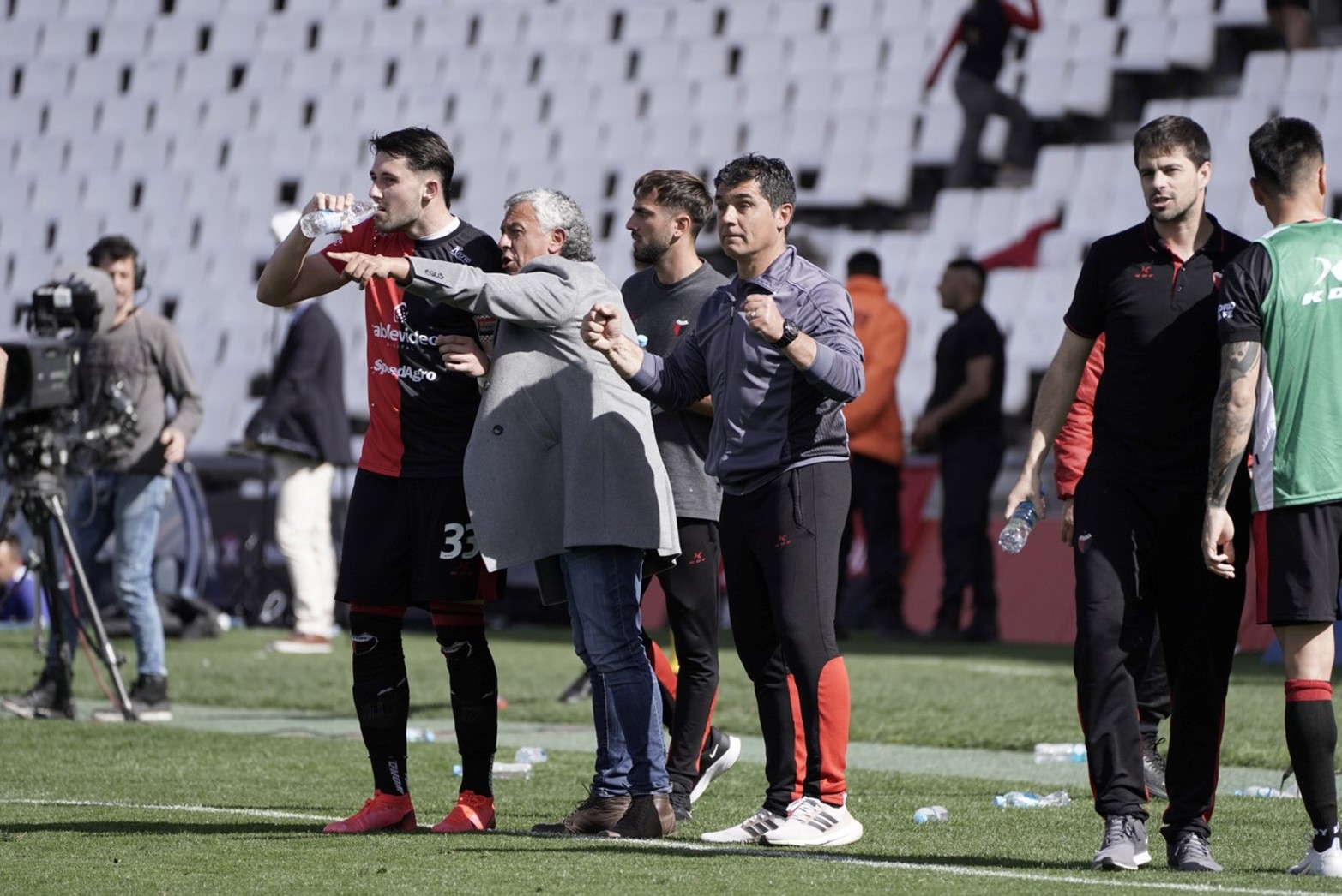 Desde el punto penal, la "T" fue más efectivo y venció a Colón por 3 a 1. Los cordobeses se enfrentarán en cuartos de final ante Boca o Almagro.