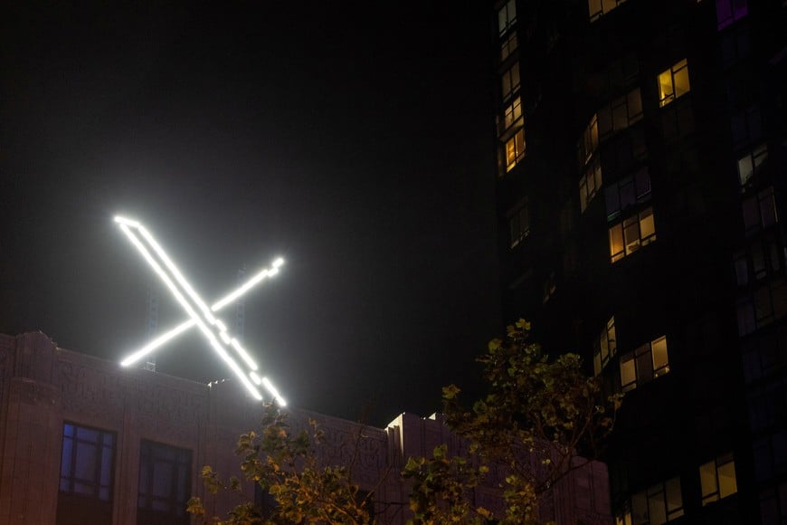 'X' logo is seen on the top of the headquarters of the messaging platform X, formerly known as Twitter, in downtown San Francisco, California, U.S., July 30, 2023. REUTERS/Carlos Barria