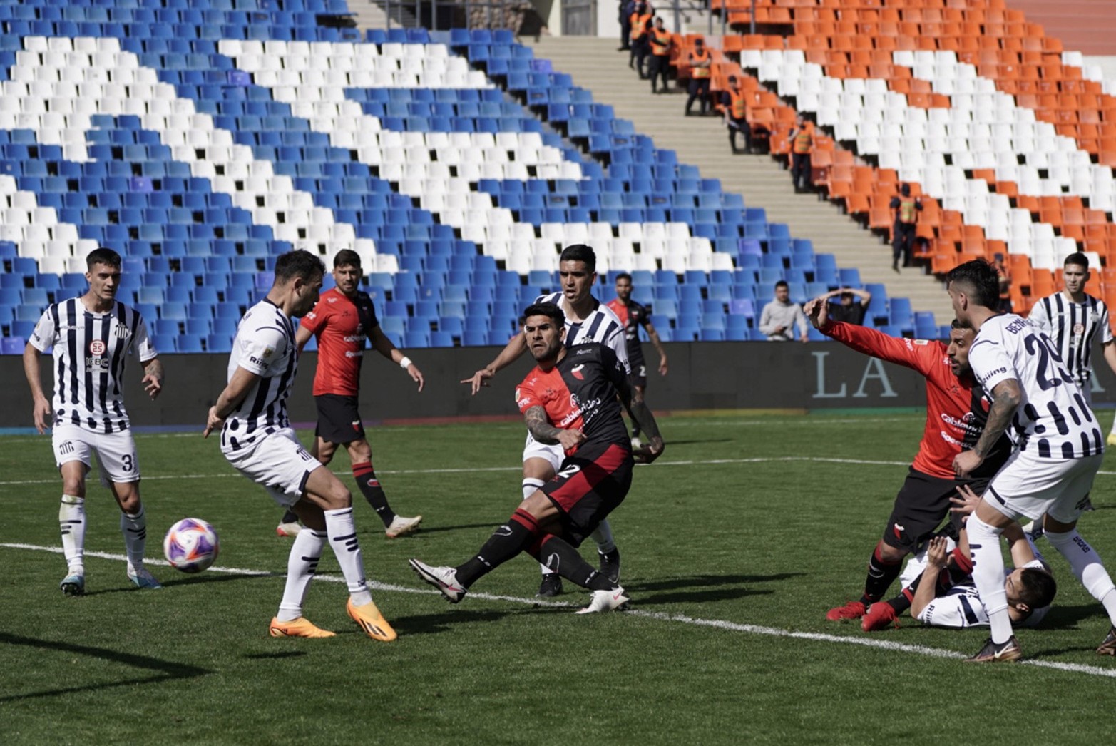 A los 80 minutos de partido, Javier Toledo que recién había ingresado puso el 2 a 2 tras un envío desde un lateral al área.