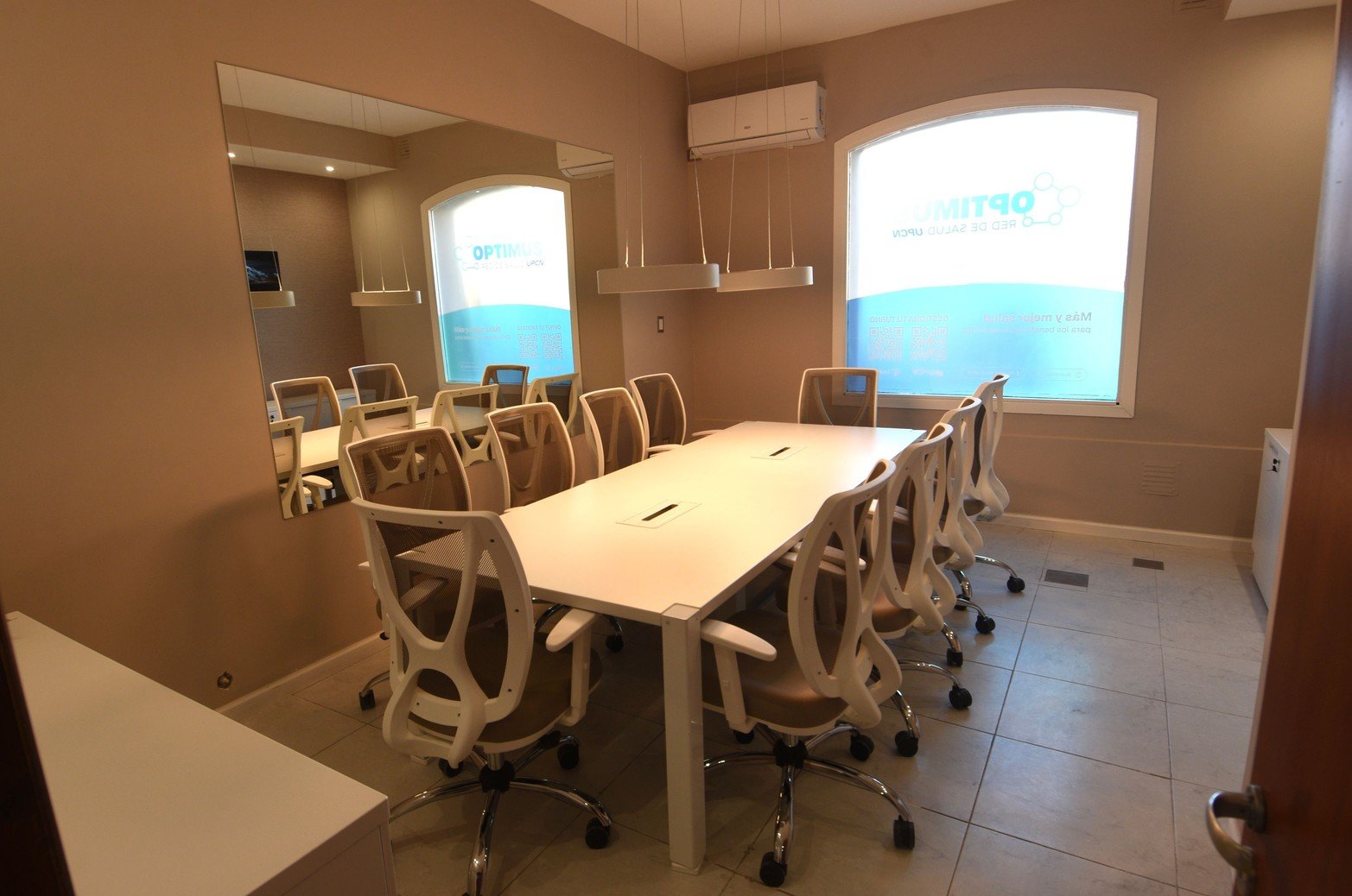 Salas de reuniones para el equipo de trabajo.