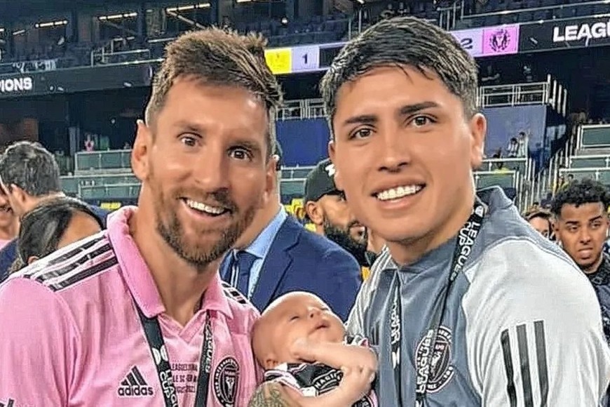 Lionel y Facundo con Valentino. El mejor jugador del mundo junto a La "Joya" y el bebé del ex delantero de Colón, que fue papá hace pocos meses y está viviendo en Miami junto a su hijo y su esposa.