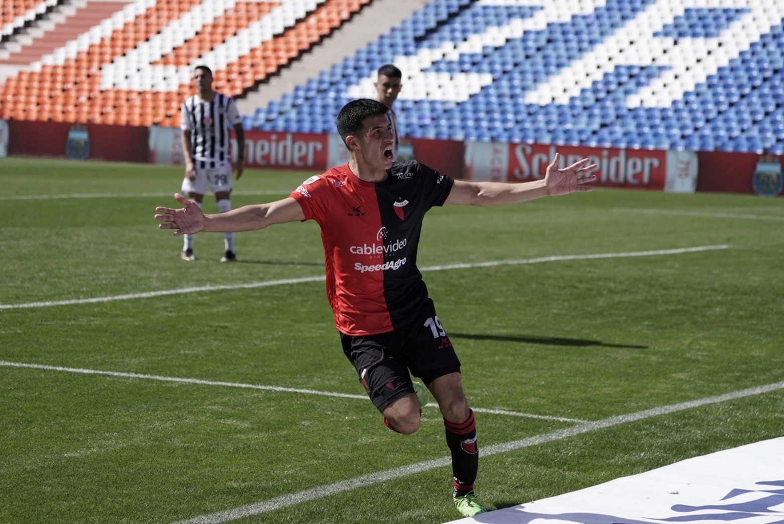El juvenil ex River aprovechó una buena jugada colectiva del conjunto de Gorosito y definió mano a mano ante Herrera.
