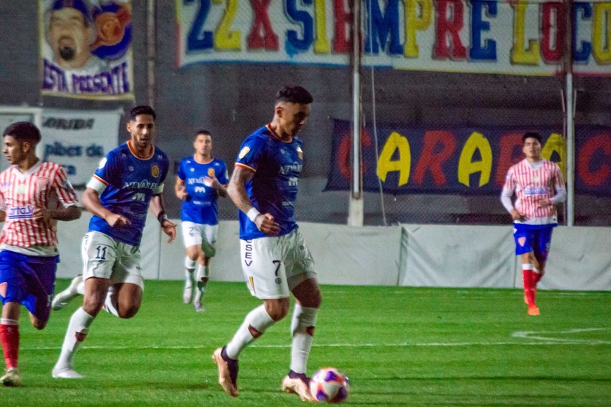 El juego termino 1-0 a favor de Colegiales.