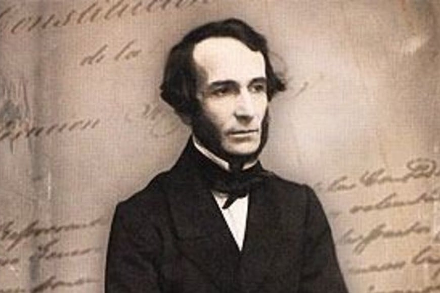 Juan Bautista Alberdi (1810-1884). El 29 de agosto fue instituido como Día del Abogado en nuestro país en 1958, por decisión de la Junta de Gobierno de la Federación Argentina de Colegios de Abogados (ese mismo año, bajo la presidencia de Arturo Frondizi, comenzó a celebrarse formalmente), en homenaje al célebre jurista tucumano autor, entre otras obras, de "Bases y puntos de partida para la organización de la República Argentina" (1852), trabajo que inspiró la Constitución Nacional de 1853.