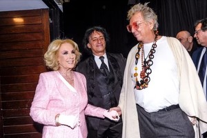 La Chiqui junto a Pepe Cibrián en la despedida de Drácula, el musical. Crédito: RS Fotos