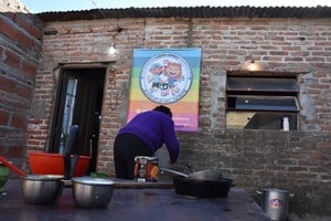 Todo listo. El merendero es lo que se mantiene con regularidad: cada dos días se le da la copa de leche a los pibes. Pero el comedor no da abasto. El registro gráfico es sólo a los fines ilustrativos. Crédito: Archivo El Litoral / Flavio Raina