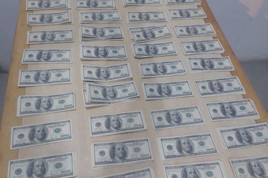 El dinero en moneda extranjera, fue decomisado a fin de realizar el depósito bancario correspondiente. FOTO: Prensa GNA