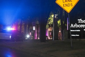 El tiroteo fue el jueves en un té cerca del centro comercial The Arboretum.