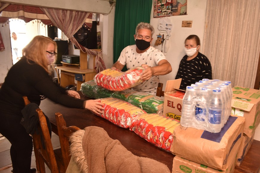 Las donaciones son claves para sostener la labor social de "Los Pekes de La Ranita". El alimento de decenas de personas depende de éstas. Crédito: Archivo El Litoral / Guillermo Di Salvatore