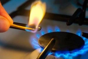 Los hogares no recibirán aumentos en las facturas de los servicios públicos de gas y luz hasta el mes de noviembre.