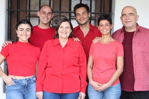 Los actores y el director, quienes llegarán a la instancia de estreno luego de un trabajo que arrancó en 2022. Foto: Gentileza Martín Bayo