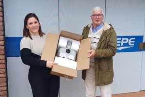 “En las oficinas de la Empresa Provincial de la Energía en la ciudad de Esperanza, la responsable de zona, Dalma Quiroga, nos entregó un total de 50 luminarias led, a través de un convenio firmado con la empresa, para el recambio progresivo dentro de la localidad”.