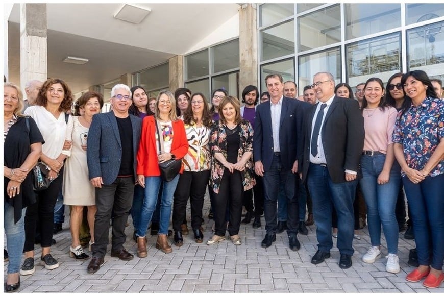 El gobierno de Perotti dio apertura al Instituto del Profesorado Nro. 6 Dr. Leopoldo Chizzini Melo de Coronda, cuya comunidad educativa esperaba desde su fundación, en abril de 1964. Crédito: Archivo.