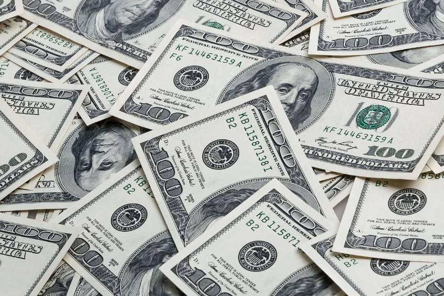 El dólar “blue” abre a $720.