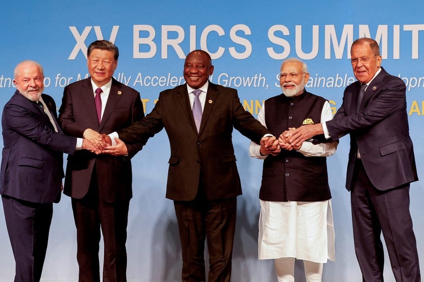 Luiz Inácio Lula da Silva (Brasil), Xi Jinping (China), Cyril Ramaphosa (Sudáfrica), Narendra Modi (India) y Serguéi Lavrov (ministro Exteriores de Rusia) en la cumbre del 2023. Crédito: Gianluigi Guercia/Reuters