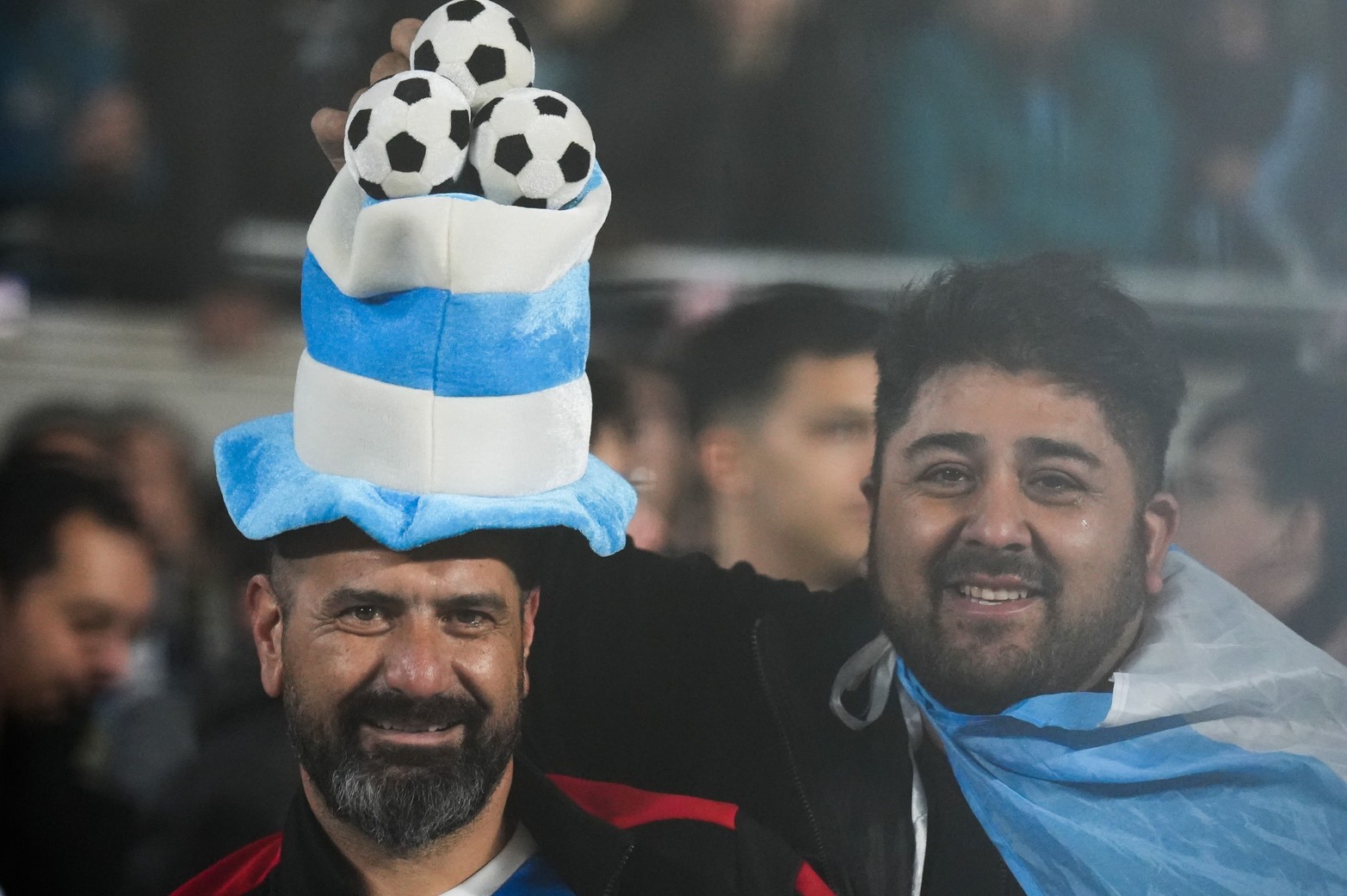 La cabeza llena de pelotas. La ocurrencia de los hinchas .