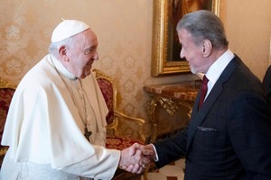 El Pontífice se reunió con el actor y productor norteamericano y bromearon sobre su actuación como “Rocky”. Crédito: Reuters