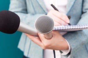 Desde la investigación hasta la redacción, pasando por la fotografía, y el personal que se ubica detrás de cámaras, la conmemoración está destinada a resaltar la importancia de la profesión.