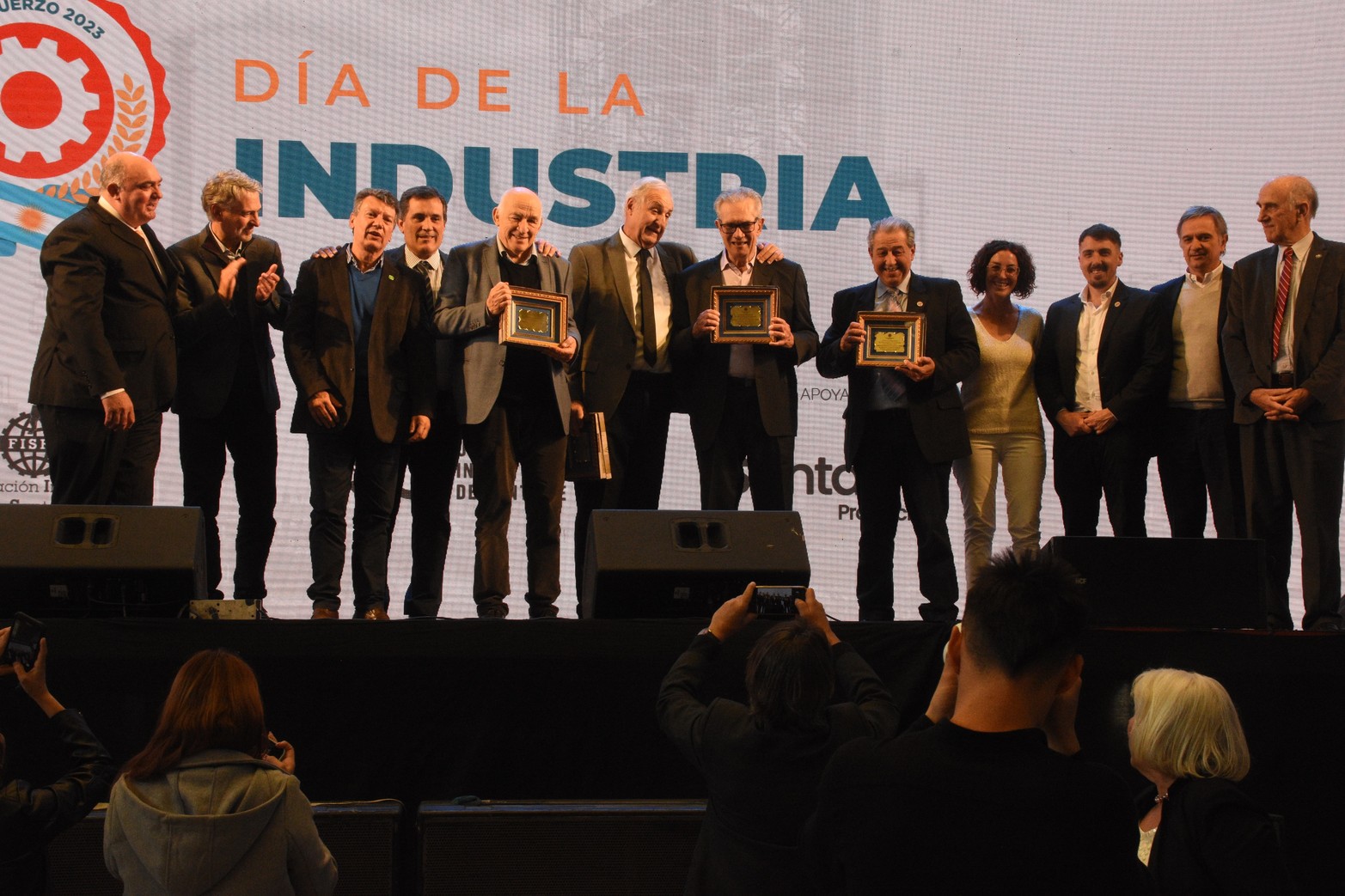 La fecha recuerda el 2 de septiembre de 1587 cuando se exportaron por primera vez productos manufacturados nacionales.