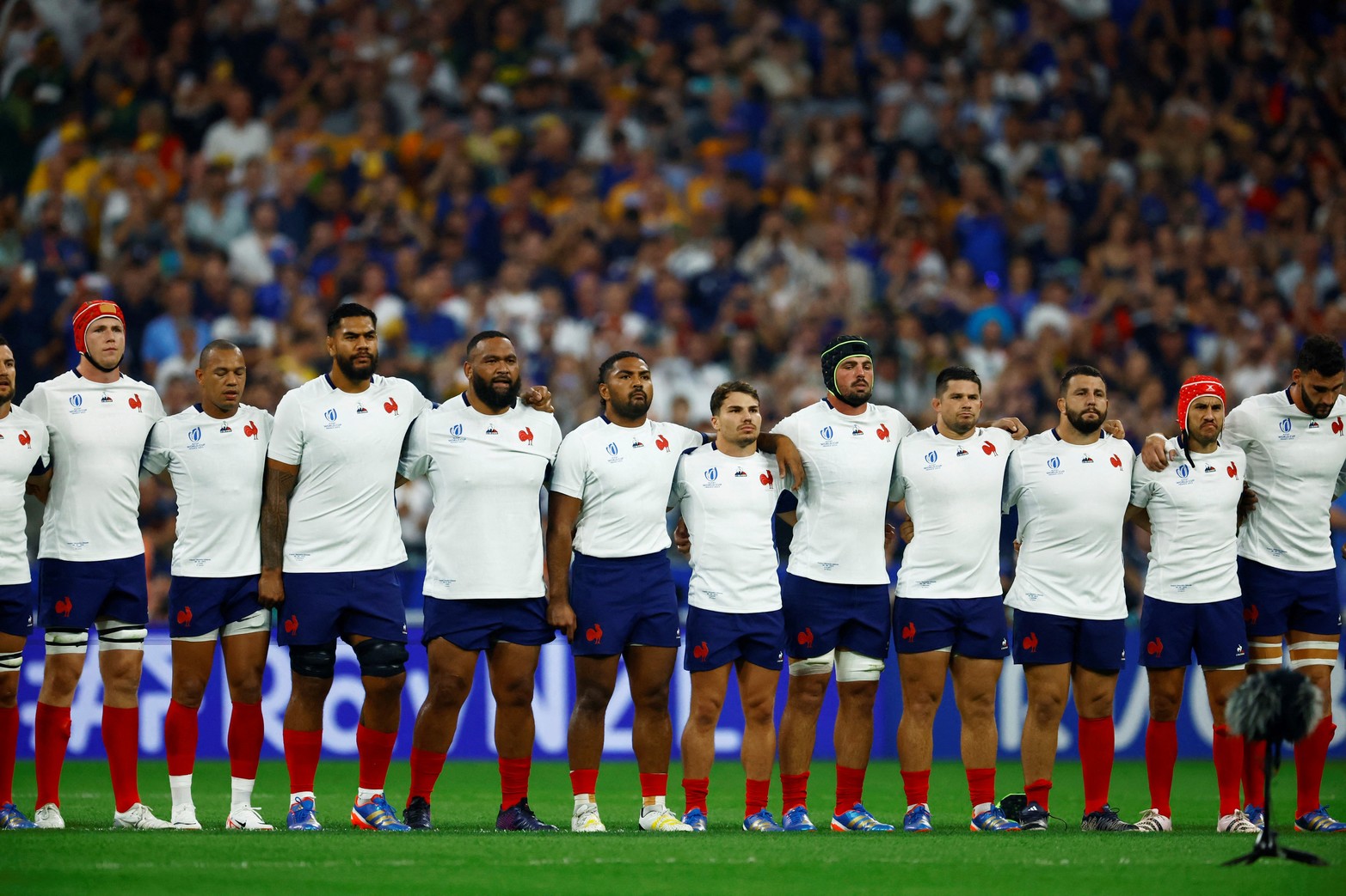 La selección anfitriona esperando el momento del kick off.