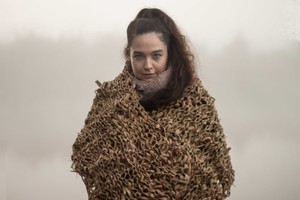 El videoclip de “Fábula Blanca”, el tema que da nombre al álbum, fue galardonado en el Marmostra International Film Festival de Portugal, el Lift-Off First-Time Filmmaker de Inglaterra y el Frome International Climate Film Festival, también del Reino Unido. Foto: Gentileza Aldana Mestre