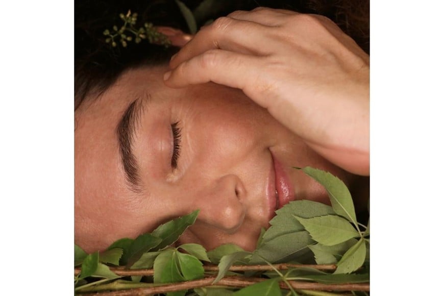 Portada de “Por el espiral”, primer single de Amorela, proyecto de Cintia Bertolino