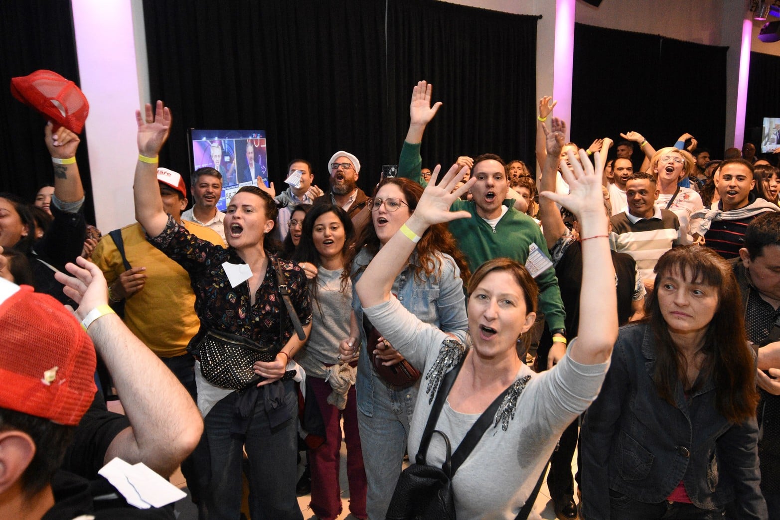 Una importante cantidad de militantes, familiares y los principales candidatos del espacio fueron parte de los festejos que tuvieron lugar en los Salones del Puerto de Santa Fe.