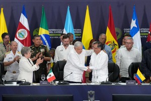 President of Colombia Gustavo Petro and Mexico's President Andres Manuel Lopez Obrador, shake hands after their joint statementthe during the closing of the Latin American and Caribbean Conference on Drugs "For life, peace and development", during the visit of the Mexican president, in Cali, Colombia September 9, 2023. Colombian Presidency/Handout via REUTERS ATTENTION EDITORS - THIS IMAGE WAS PROVIDED BY A THIRD PARTY. NO RESALES. NO ARCHIVES. MANDATORY CREDIT