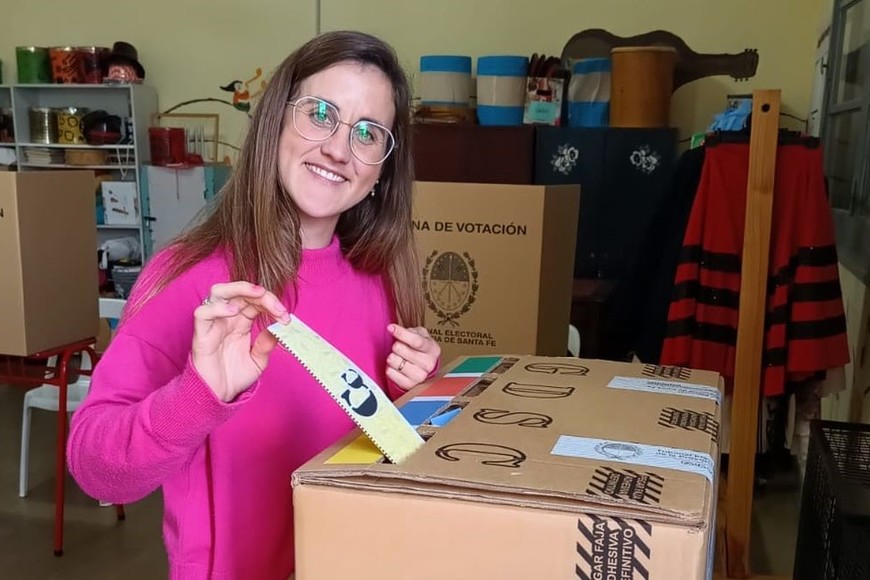 En San Carlos Sud, la actual presidenta comunal Florencia Primo logró la reelección con una importante diferencia. El acompañamiento de los vecinos se notó en el resultado final: 1121 votos frente a los 344 del ex Jefe Comunal Albino Pons.