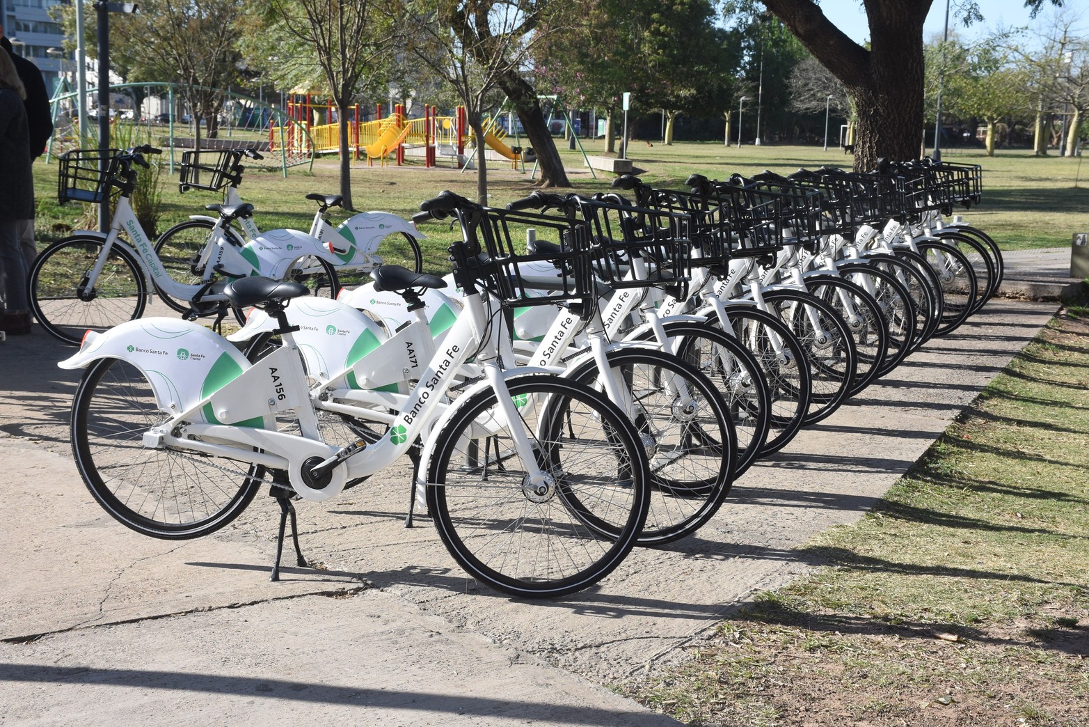 Ascienden a 32 los bici-puntos de la ciudad de Santa Fe. El sistema de bicicletas públicas abarca un tercio del ejido urbano. Recientemente se sumaron 55 más y en 6 meses se registraron 22.500 usuarios, con un promedio de 500 viajes diarios.