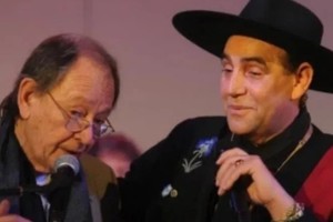 Simón junto al cantante de folklore argentino, Oscár "Chaqueño" Palavecino.