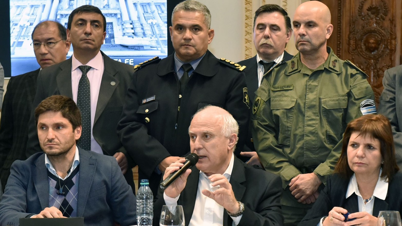 Durante su gestión coordinó acciones con la ministra de Seguridad de la Nación Patricia Bullrich, con quién lo une "una relación de haber trabajado cuatro años espalda con espalda juntos" según el ahora gobernador electo.