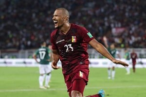 El delantero de River Salomón Rondón, de penal, a los 48 minutos del complemento, le dio el triunfo a la "Vinotinto". Crédito: Conmebol