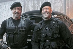Stallone y Statham, los protagonistas de la nueva entrega de la saga, junto a un amplio reparto de estrellas de acción.
Foto: Millennium Films, Campbell Grobman Films, Nu Boyana Film Studios