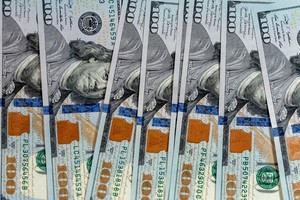 El dólar “blue” abre a $717.