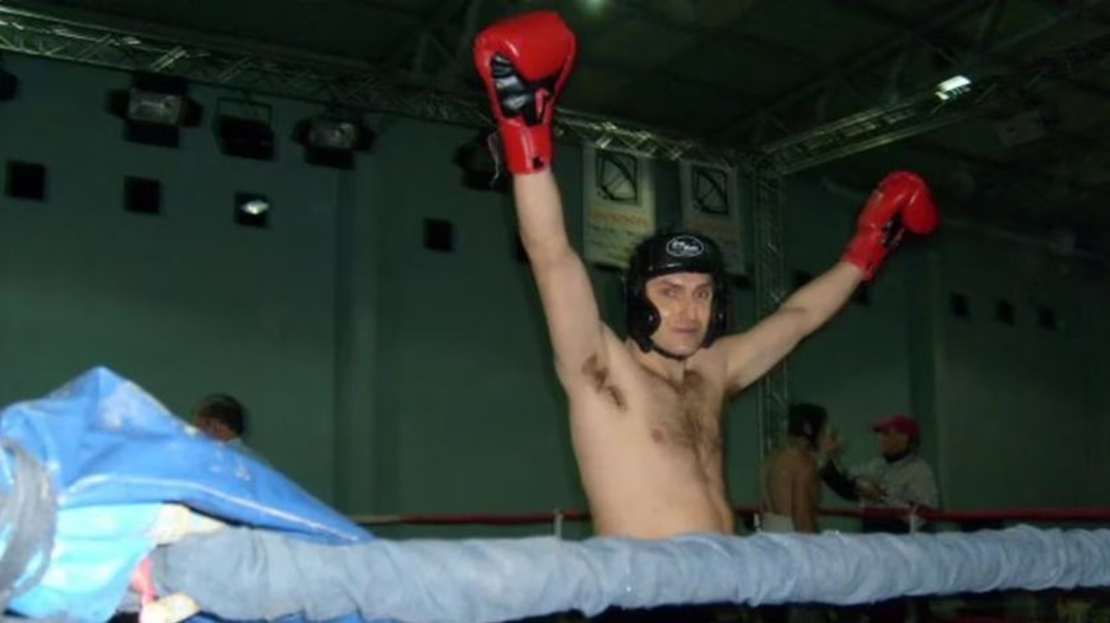 Oriundo del sur provincial, Pullaro es un aficionado al boxeo, e incluso llegó a practicar el deporte combatiendo en peleas amateur.